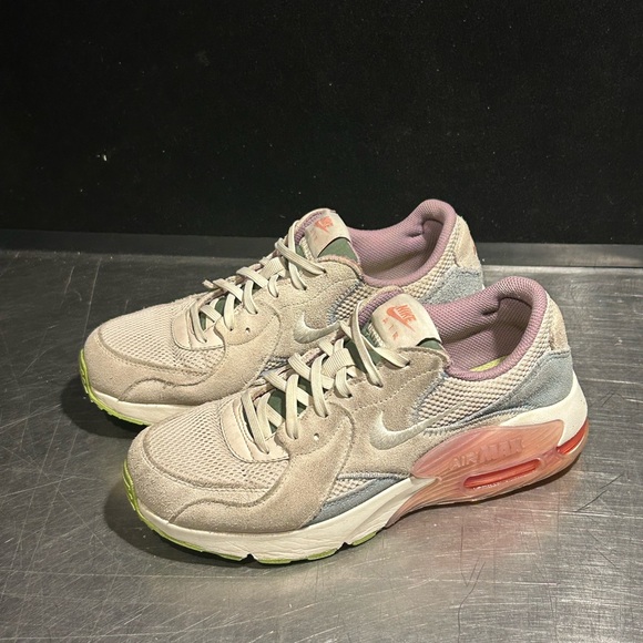 Nike Air Max Excee Women Size 7 - Picture 1 of 11